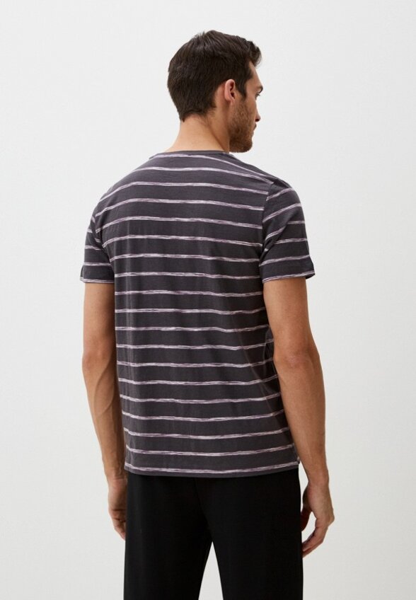 Футболка Colin's