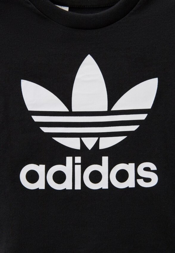Футболка и шорты adidas Originals