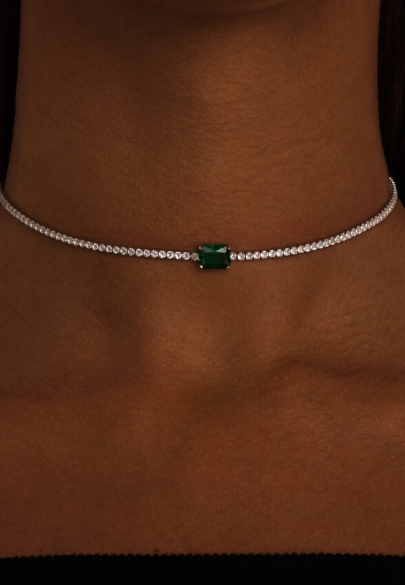 Теннисное серебряное колье-чокер с зеленым фианитом MIE