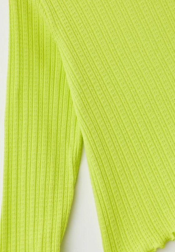 Лонгслив Acoola