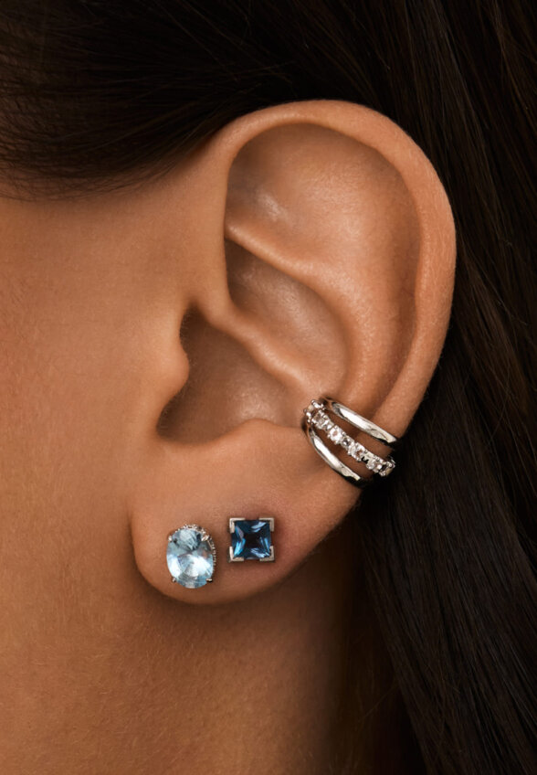 Серебряные серьги-пусеты ЧИСТОТА с небесно-голубым топазом MIE