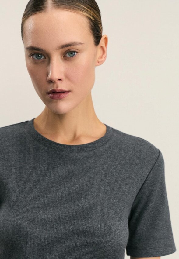 Футболка Zarina