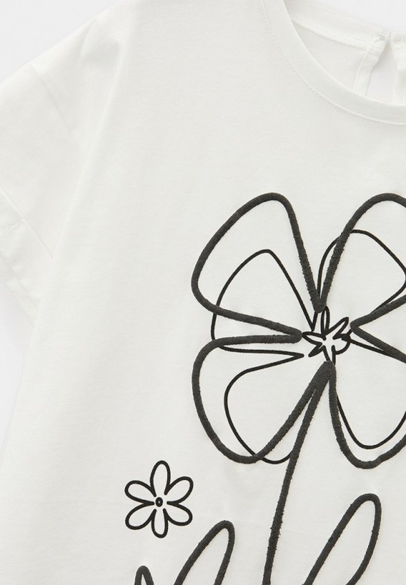 Футболка и джинсы Escabel