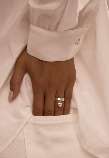 Широкое серебряное кольцо с подвеской сердцем MIESTILO MIE