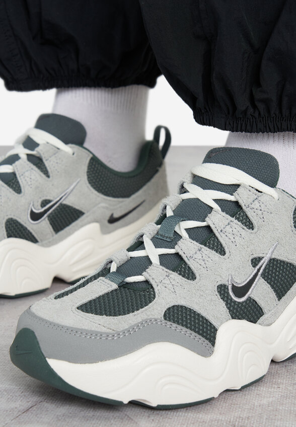 Кроссовки женские Nike Tech Hera, Зеленый