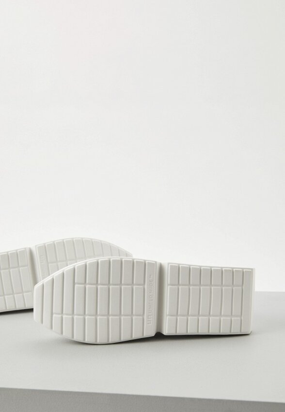 Кроссовки United Nude