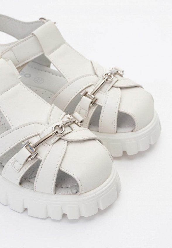 Босоножки Tikkago