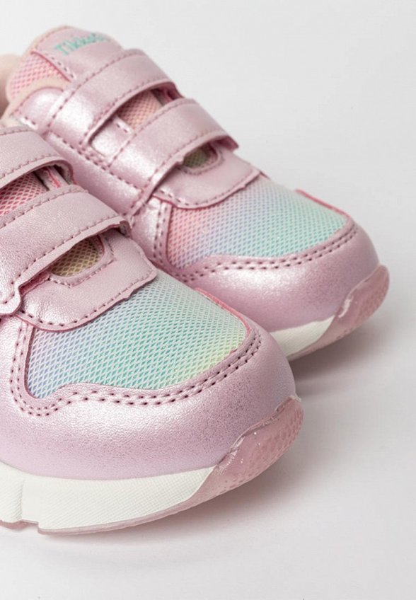 Кроссовки Tikkago