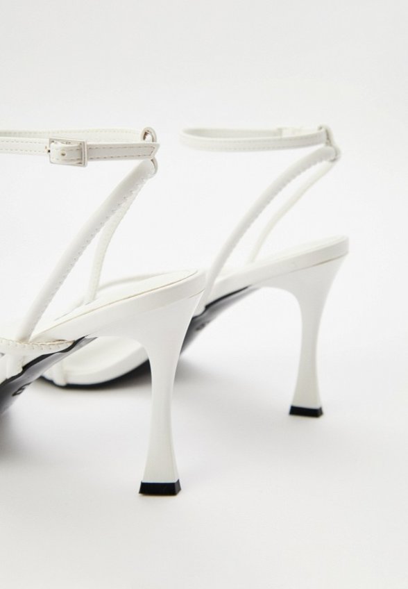 Босоножки Nume