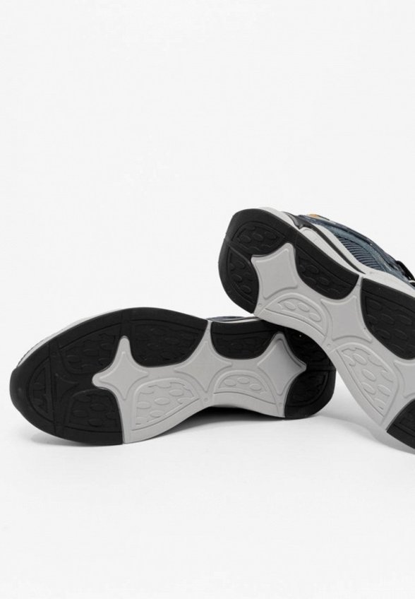 Кроссовки Baasploa