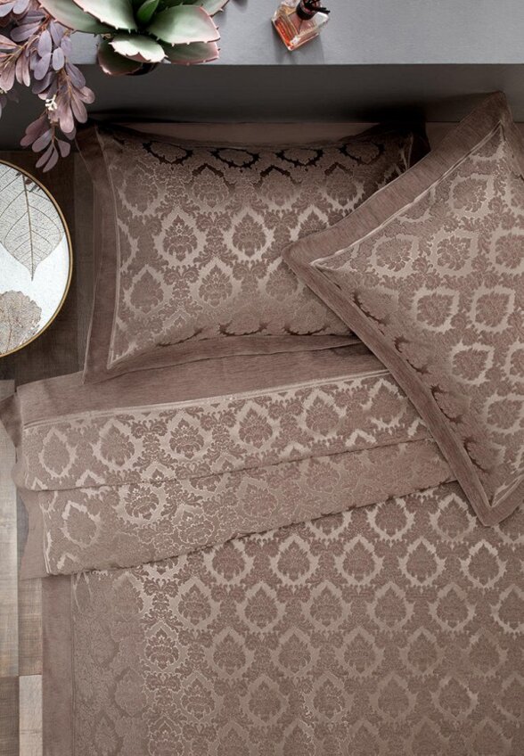 Комплект с покрывалом Karna