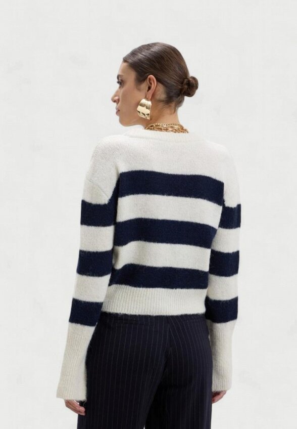 Джемпер Calliope