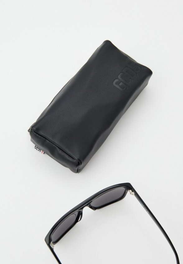 Очки солнцезащитные GCDS