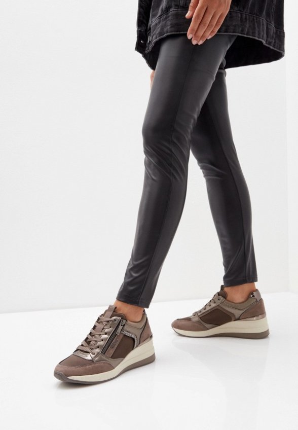 Кроссовки Tamaris