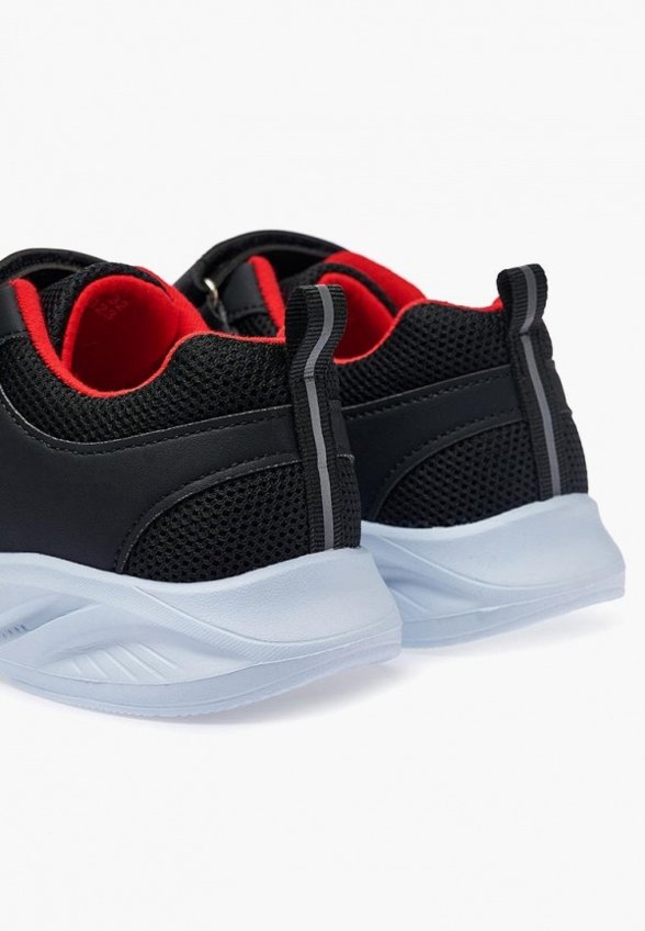 Кроссовки Tikkago