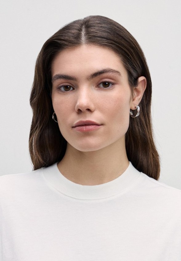 Футболка Zarina