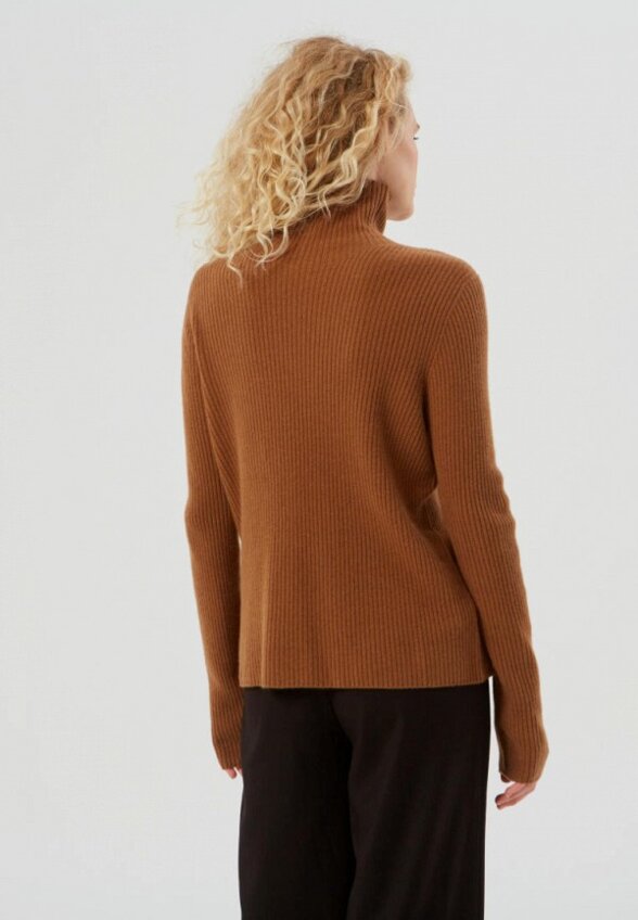 Водолазка Chalaia