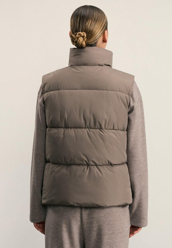 Жилет утепленный Zarina