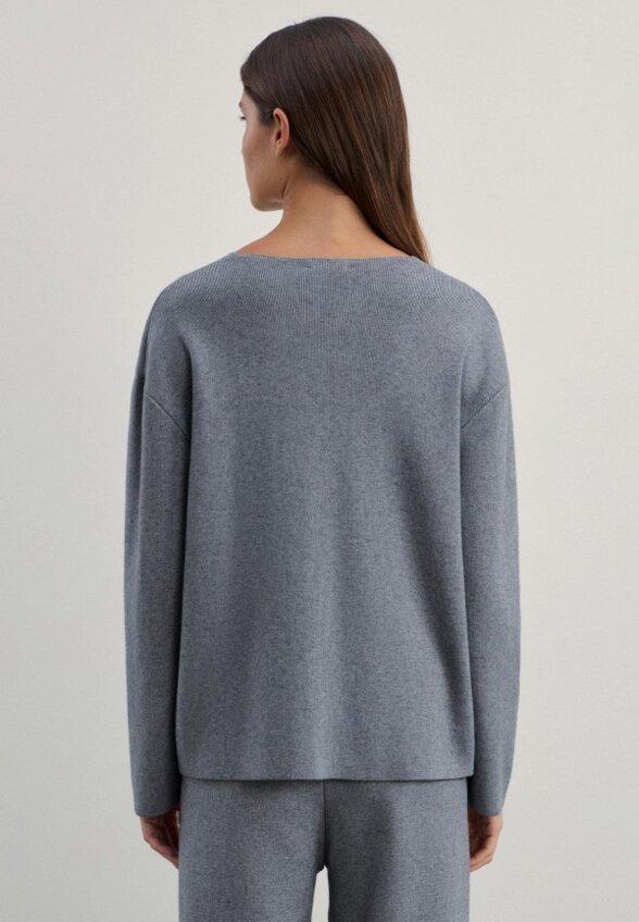 Пуловер Zarina