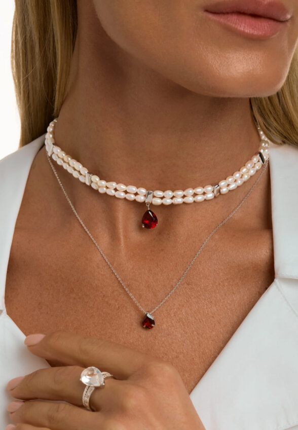 Серебряное колье ЭРОС на тонкой цепочке с натуральным гранатом MIE