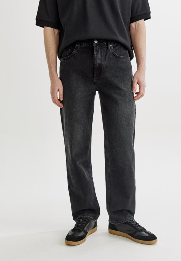 Джинсы прямого кроя со средней посадкой