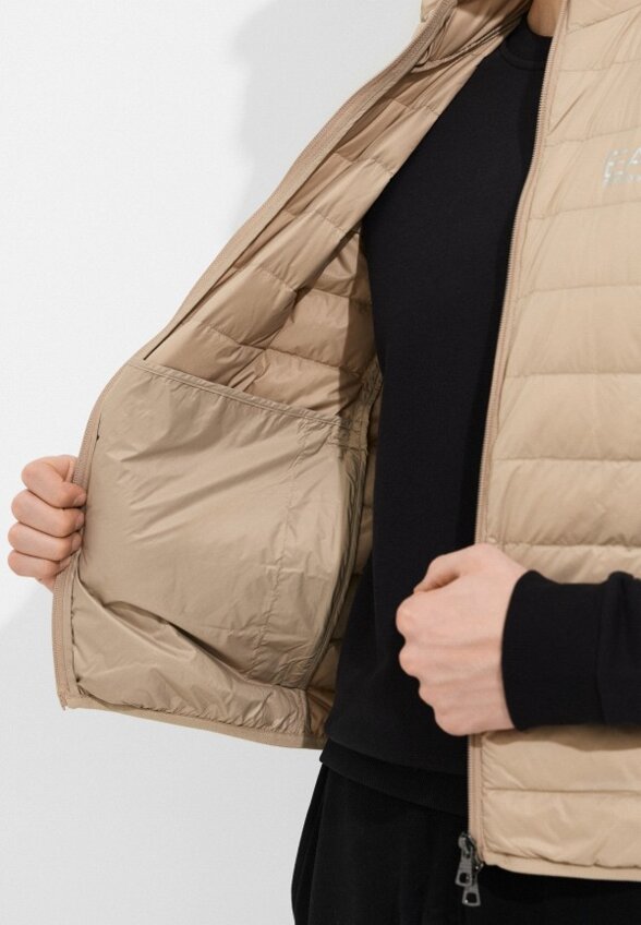 Жилет утепленный EA7