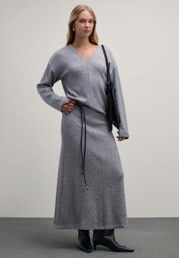 Пуловер Zarina