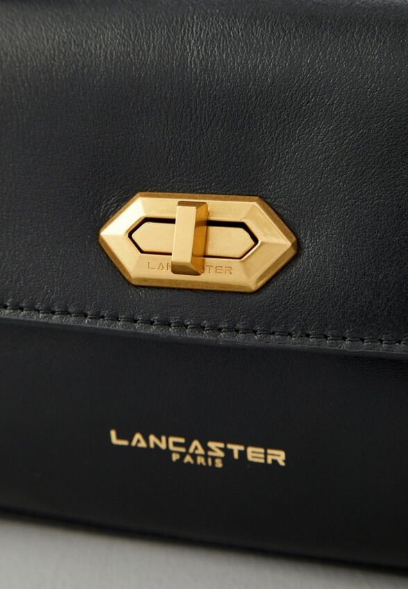 Сумка и брелок Lancaster