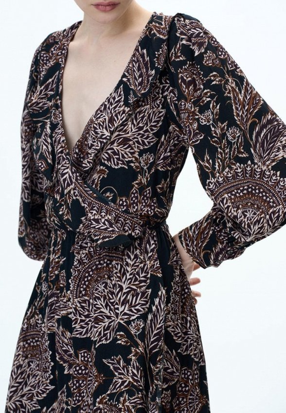 Платье Brusnika