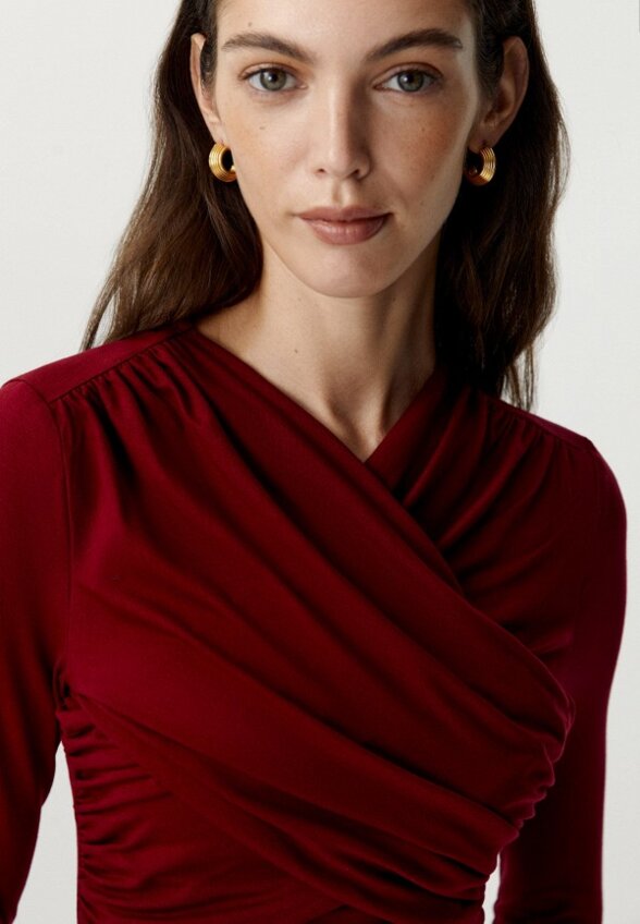 Лонгслив Charmstore