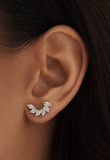 Серебряные серьги-гвоздики с фианитами в огранке маркиз MIE