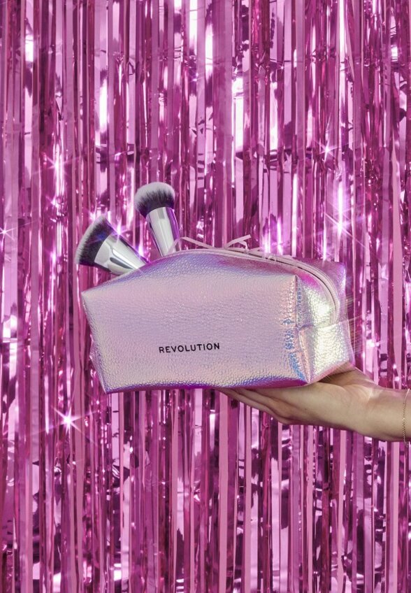 Набор косметики Revolution