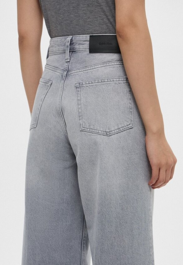 Джинсы Calvin Klein