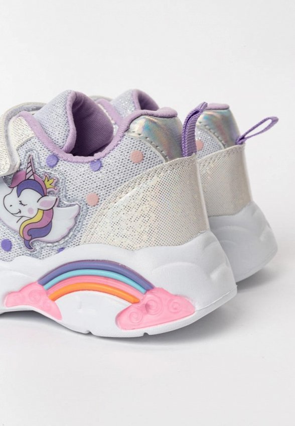 Кроссовки Tikkago