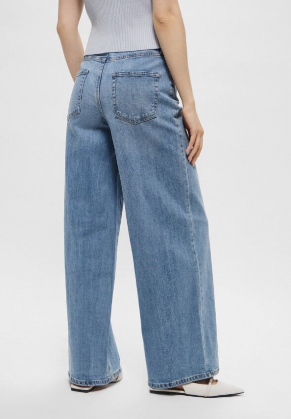 Джинсы DKNY