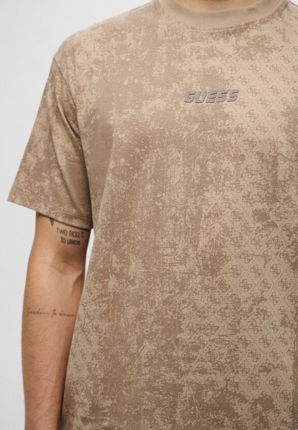 Футболка Guess