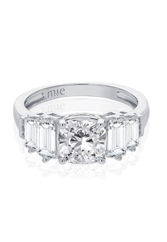 Серебряное кольцо с фианитами Багет MIE