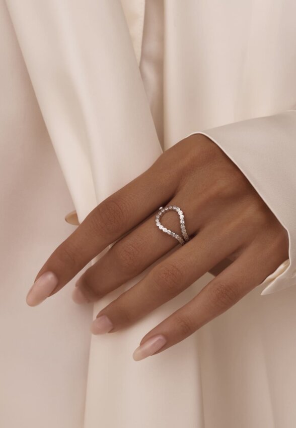 Серебряное кольцо с фианитами MIE