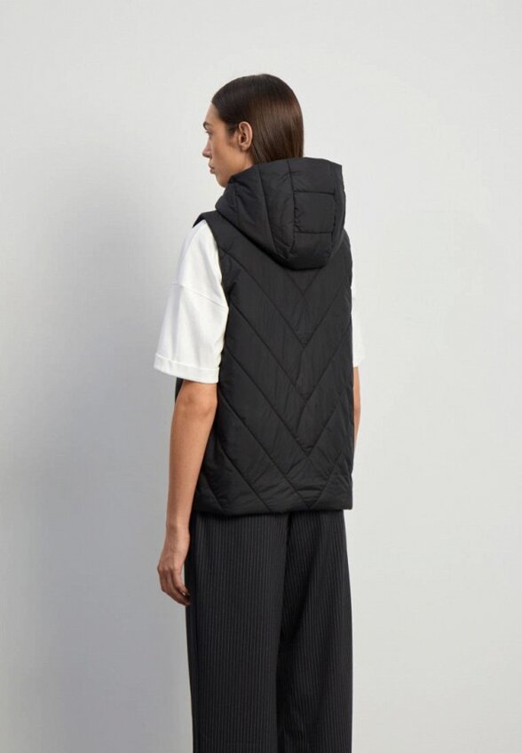 Жилет стеганый Emka