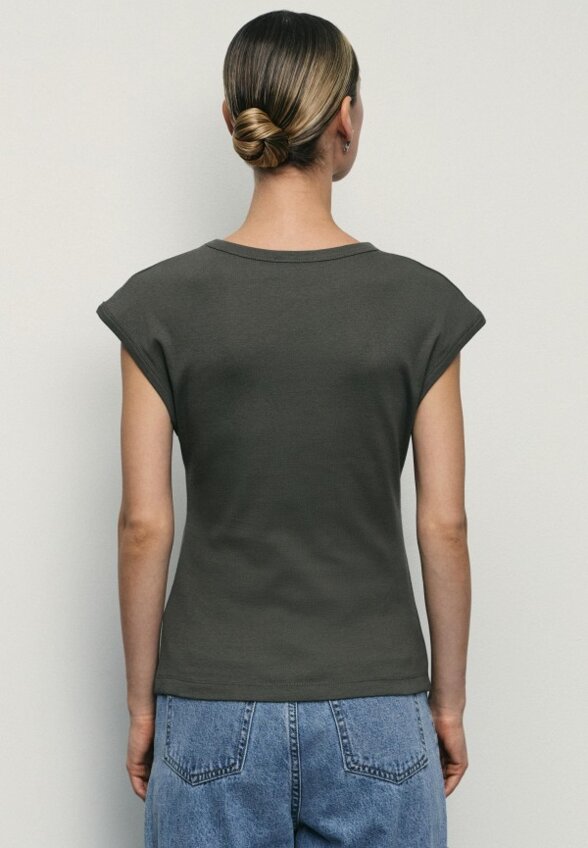 Футболка Zarina