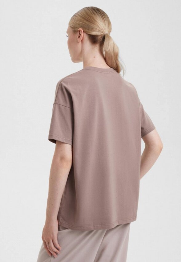 Футболка Gabriel and Ester London