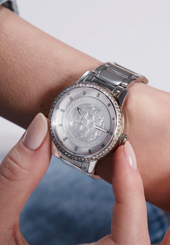 Часы Guess