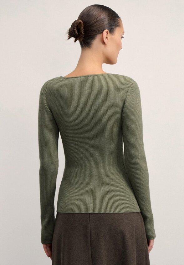 Пуловер Zarina