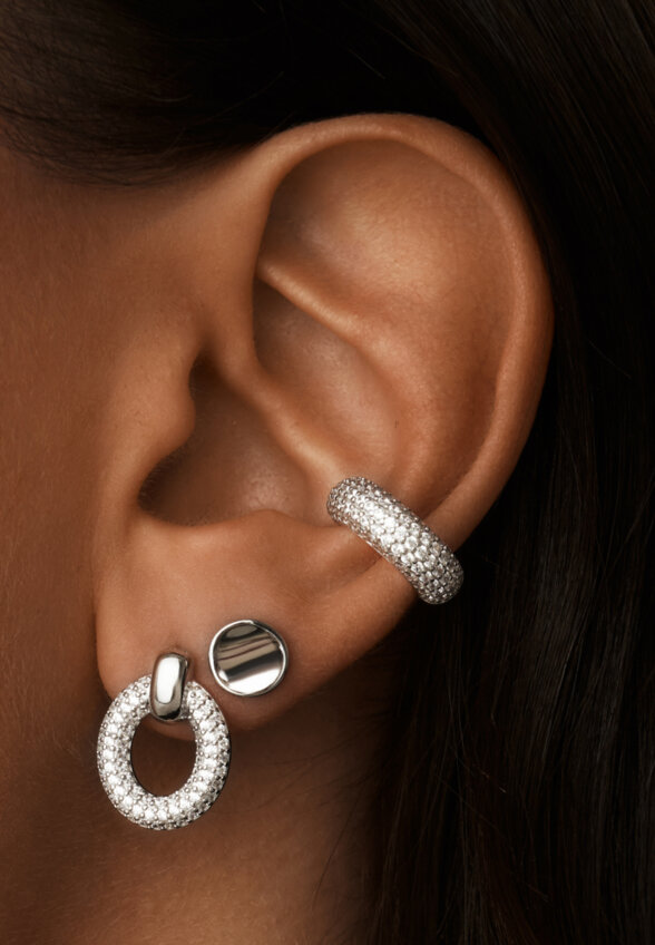 Серебряные серьги–пусеты с фианитами MIE