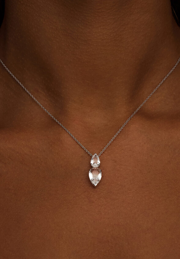Серебряное колье на тонкой цепочке МАЙЯ П с горным хрусталем MIE