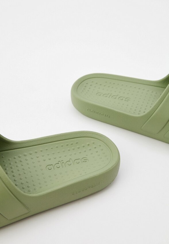 Сланцы adidas