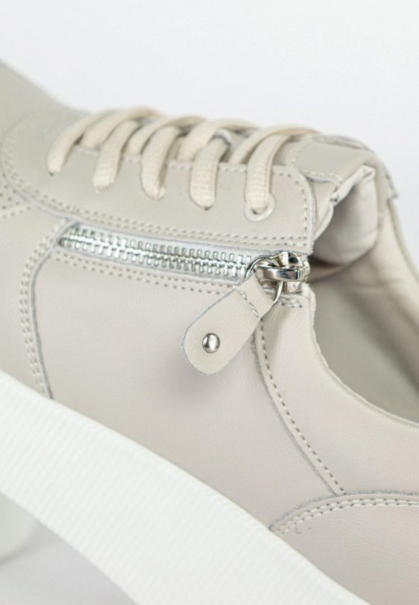 Кроссовки Gut