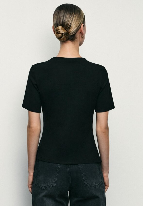 Футболка Zarina