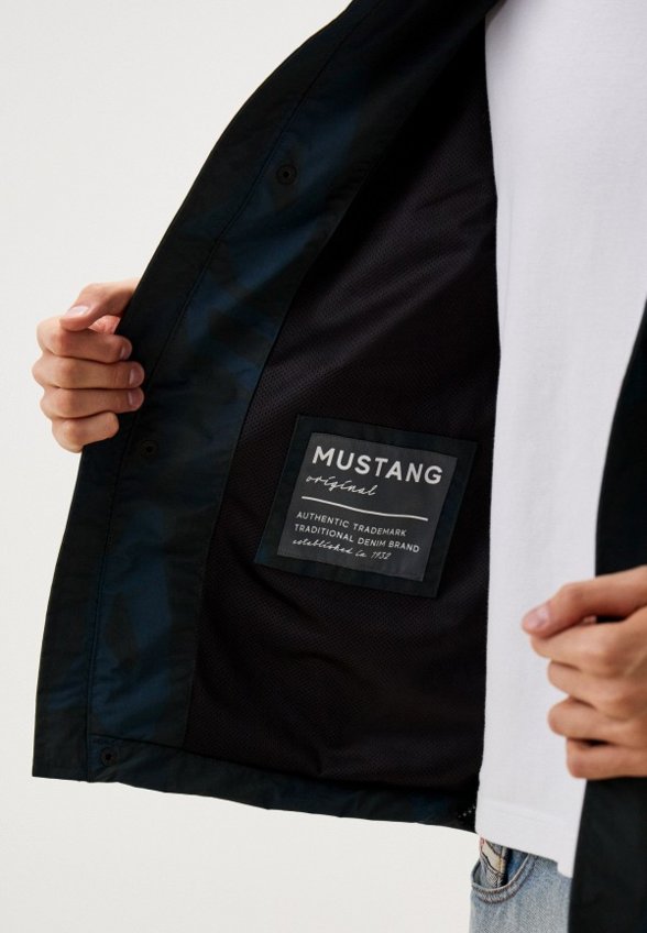 Ветровка Mustang