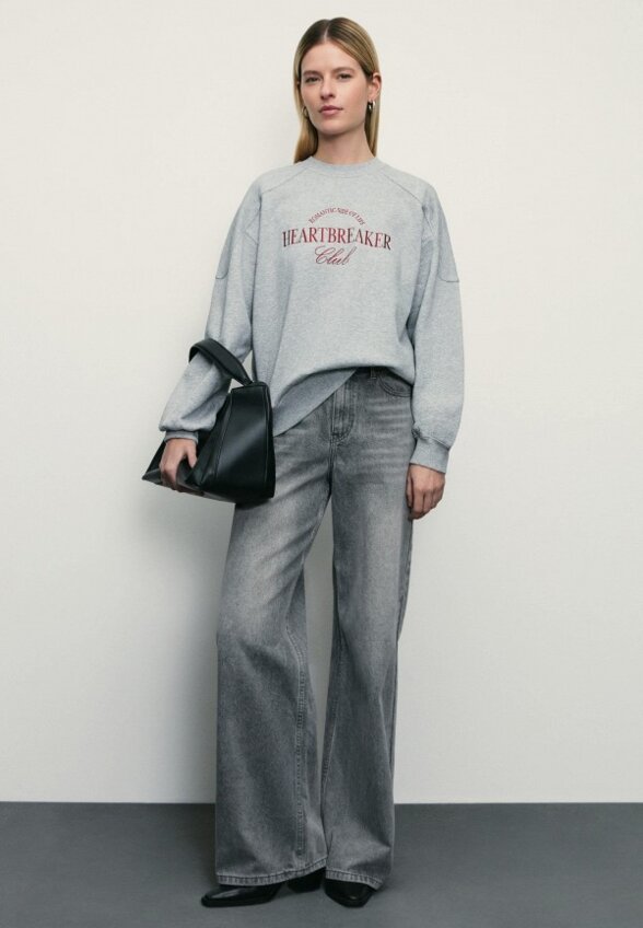 Свитшот Zarina